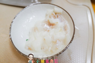12个月以上香肠鳕鱼炒蛋粒粒面的做法步骤：3