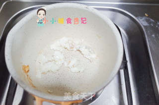 12个月以上香肠鳕鱼炒蛋粒粒面的做法步骤：5