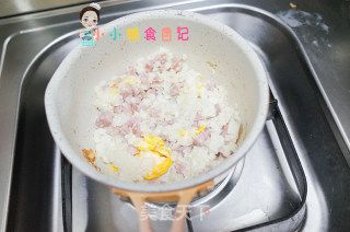 12个月以上香肠鳕鱼炒蛋粒粒面的做法步骤：7