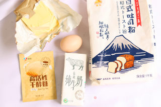 牛奶小面包的做法步骤：1