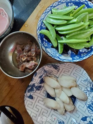 三色小炒肉的做法步骤：1