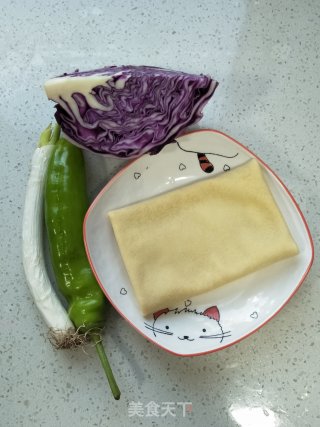 干豆腐炒紫甘蓝的做法步骤：1