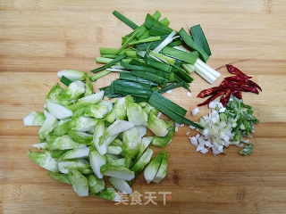 肉片炒儿菜的做法步骤：2