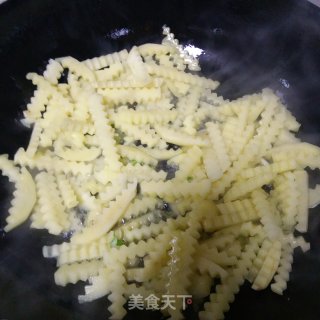 小炒琅琊土豆条的做法步骤：3