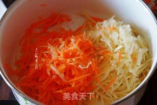 土豆鸡蛋饼的做法步骤：2