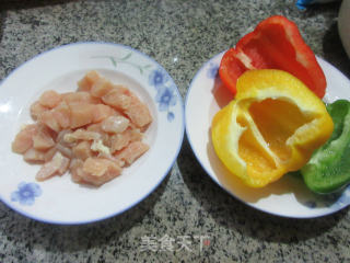 彩椒炒鸡胸肉的做法步骤：1