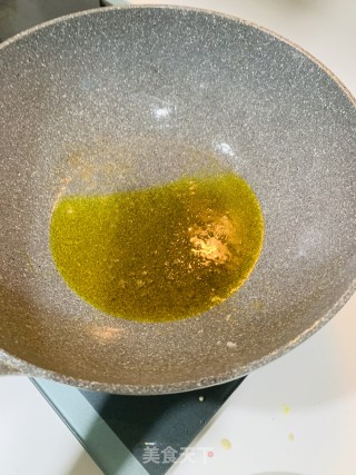 西葫芦木耳泡椒肉丝的做法步骤：3