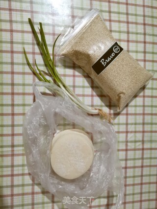 饺子皮版凉皮的做法步骤：1