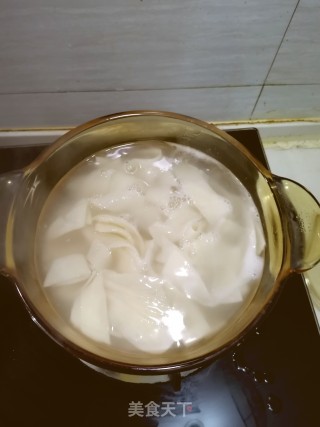 饺子皮版凉皮的做法步骤：4