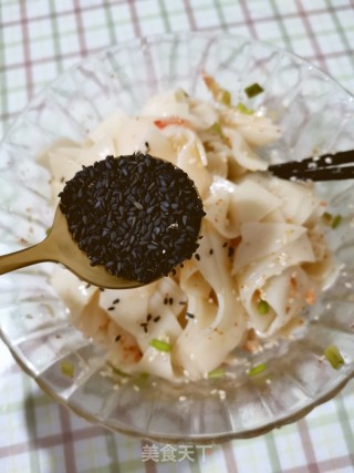 饺子皮版凉皮的做法步骤：10