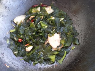 五花肉炒鲜海带的做法步骤：7