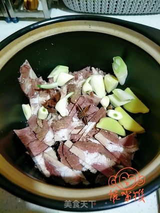 砂锅牛头肉的做法步骤：2
