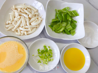 白玉菇炒鸡蛋的做法步骤：4