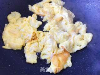 白玉菇炒鸡蛋的做法步骤：7