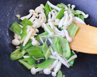 白玉菇炒鸡蛋的做法步骤：10