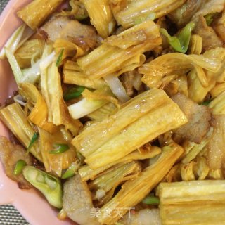 五花肉炒腐竹的做法步骤：8