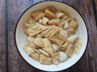 虫草花竹荪玉米土鸡汤的做法步骤：2