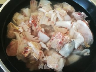 虫草花竹荪玉米土鸡汤的做法步骤：5