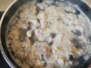 虫草花竹荪玉米土鸡汤的做法步骤：6