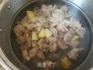 虫草花竹荪玉米土鸡汤的做法步骤：8