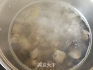 虫草花竹荪玉米土鸡汤的做法步骤：9