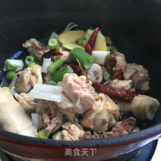 红烧鸡块米线的做法步骤：4