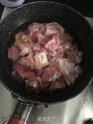 白萝卜煲牛腩汤的做法步骤：1