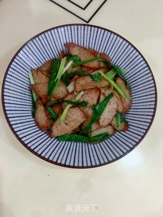 芹菜蒜苗炒肉饼的做法步骤：6