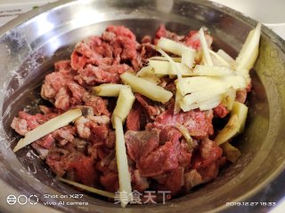 莴笋炒牛肉的做法步骤：1
