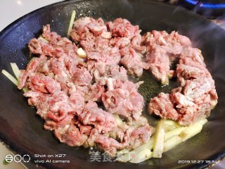 莴笋炒牛肉的做法步骤：3