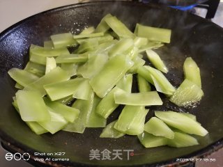 莴笋炒牛肉的做法步骤：5