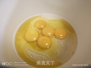 酸奶红曲戚风蛋糕的做法步骤：2