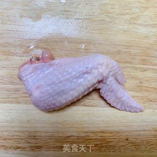 砂锅焖鸡翅的做法步骤：2