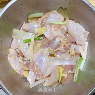 砂锅焖鸡翅的做法步骤：6