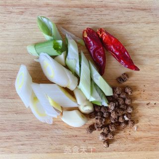 冻豆腐烩丸子的做法步骤：3