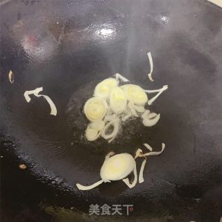 快手蒜黄炒鸡蛋的做法步骤：3