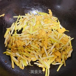 快手蒜黄炒鸡蛋的做法步骤：7