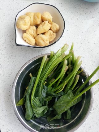 菠菜猪血蛋花汤的做法步骤：2