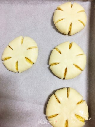 花朵奶黄面包的做法步骤：11