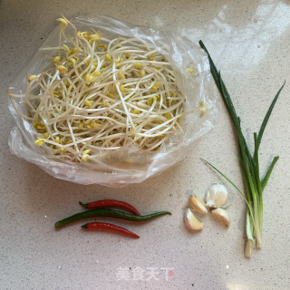 凉拌豆芽的做法步骤：1