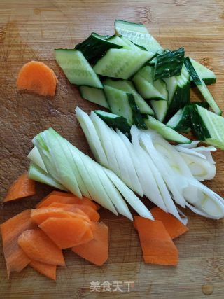 大葱青瓜炒牛肉的做法步骤：4