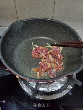 大葱青瓜炒牛肉的做法步骤：6