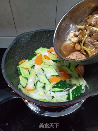 大葱青瓜炒牛肉的做法步骤：10