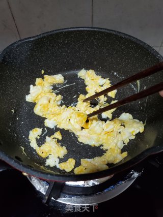 时蔬虾仁炒紫米饭的做法步骤：6