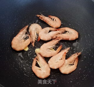 酱油炒虾的做法步骤：3