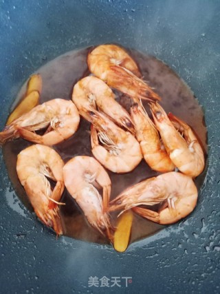 酱油炒虾的做法步骤：5