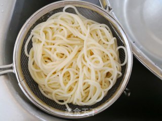 黑椒牛肉炒面的做法步骤：2