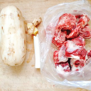 莲藕排骨汤的做法步骤：1