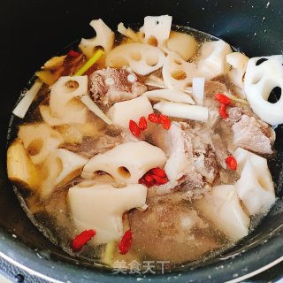 莲藕排骨汤的做法步骤：5