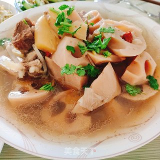 莲藕排骨汤的做法步骤：6